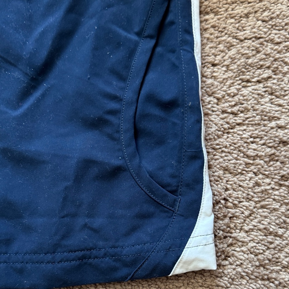 Reebok Women’s Navy and White Lightweight Sporty Windbreaker Jacket NWT. Size M - Picture 3 of 10